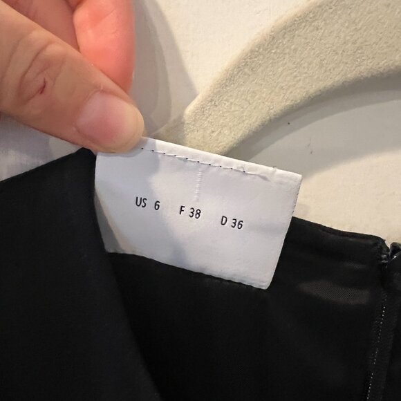 Akris Punto Cap-Sleeve Zip-Front Seamed Dress, Black - Picture 5 of 12